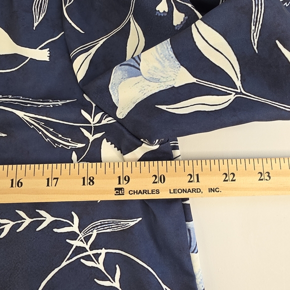 Amazon Bird Print Floral Blue Size L Button-Up Top 3249-G - Picture 9 of 12